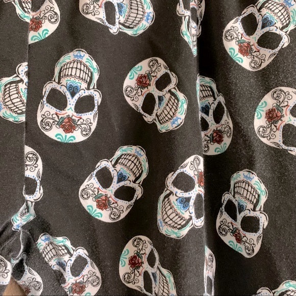 No Boundaries Sugar Skull Cropped Leggings Size XL - Picture 5 of 7